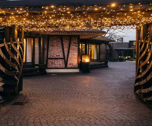 Балканський дворик Львів