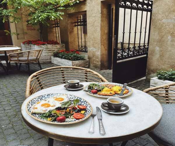 Пара Джанов і Портвейн Львів