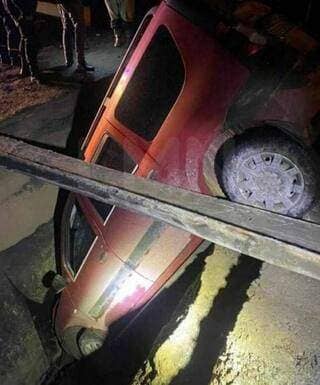 У Турківській громаді на Львівщині, 7 лютого під час руху легкового автомобіля, провалився тимчасовий міст по дорозі Турка — Лопушанка.