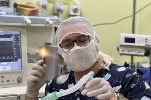 У Львові хірурги прооперували однорічну дівчину з насіниною гарбуза у бронхах.