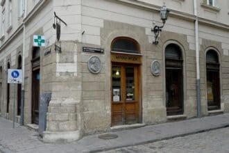 Ліквідували чотири комунальні аптеки через збитковість у Львові.