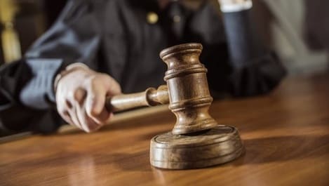 Керівника львівської художньої школи оштрафували за виписання премії донці