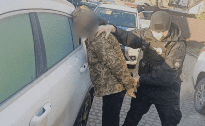 Львівські патрульні затримали двох грабіжників банку.