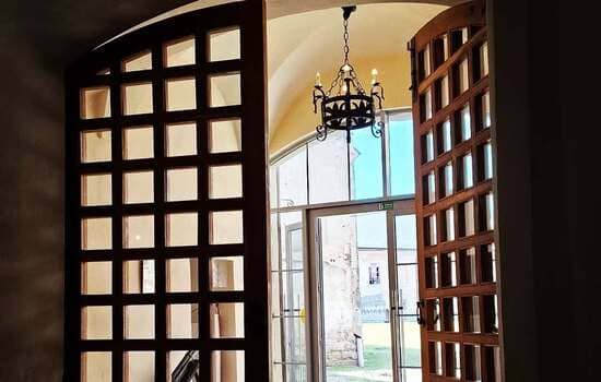 Що можна побачити всередині Жовківського замку?