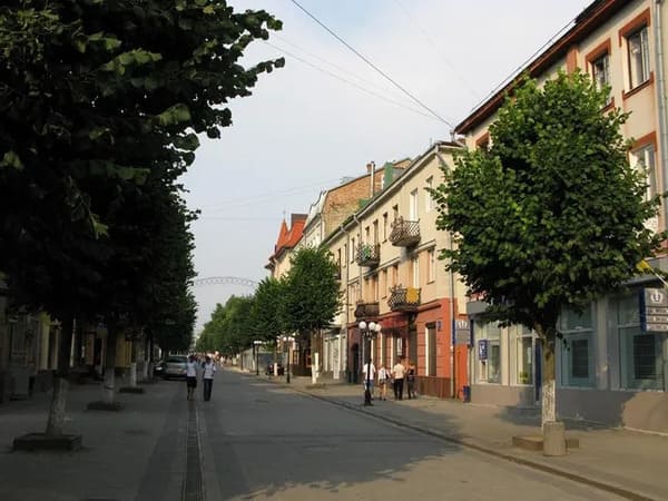 Вулиця Лесі Українки в Києві