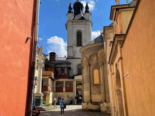 Вірменський дворик Львів