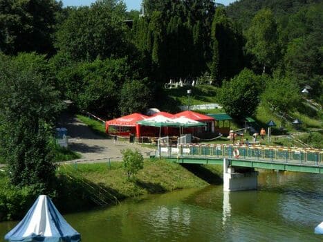 Відпочинок на околицях Львова у Львівській Швейцарії