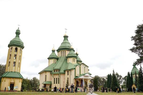 Церква апостолів Петра і Павла Новояворівськ