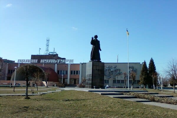 Палац культури «Кристал» в Новояворівську
