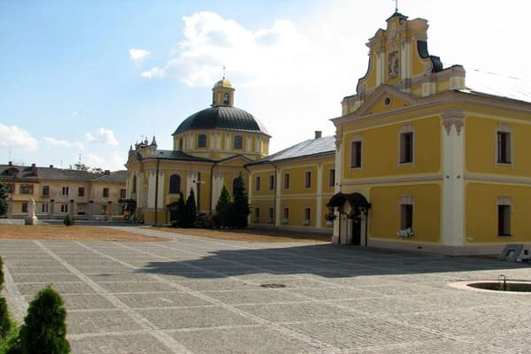 Василіянський монастир та Церква Святого Юрія Червоноград